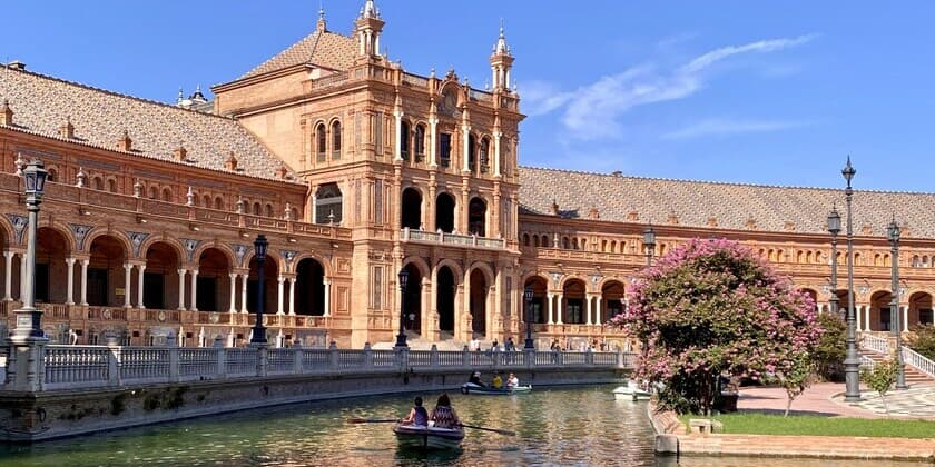 Semana Santa y consumo responsable: cómo ahorrar en luz y combustible